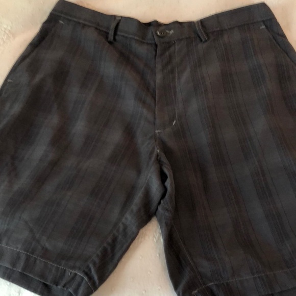 Men’s gray plaid shorts. - Picture 1 of 6
